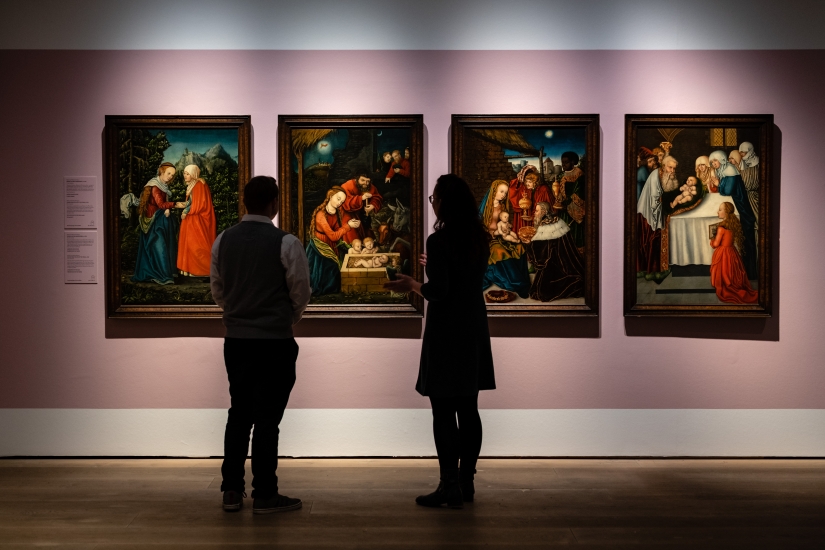 Blick in die Ausstellung "Maria zwischen den Konfessionen"