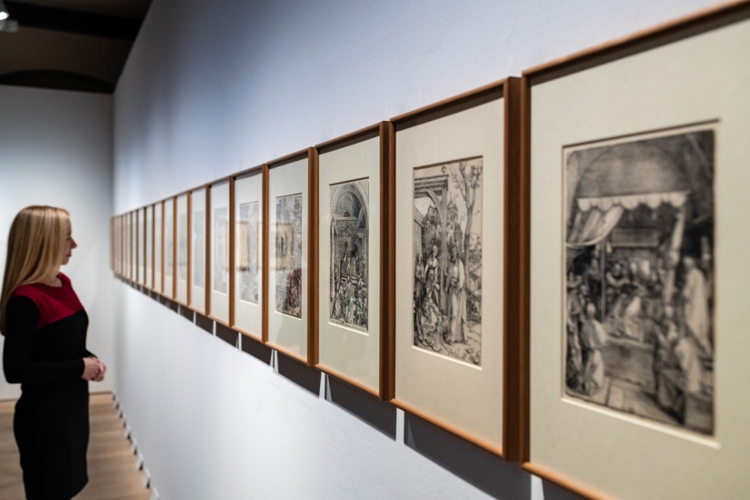 Blick in die Ausstellung "Maria zwischen den Konfessionen"