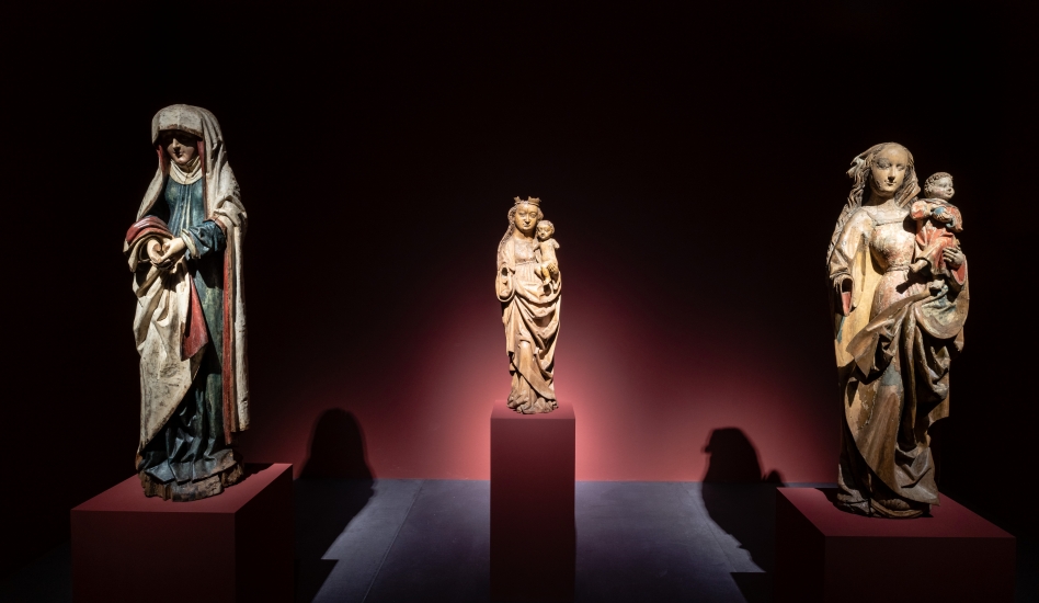 Blick in die Ausstellung "Maria zwischen den Konfessionen"