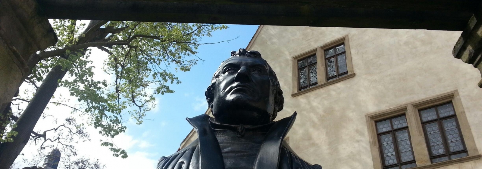Luther-Büste in Eisleben am Geburtshaus