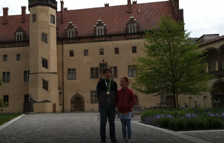 Tristan und Mila im Lutherhof