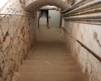 Lange Gänge führen zum Archiv.